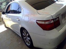 2007 LEXUS LS460, WHITE, L MODEL, 4.6L, AT, 2WD,  Z26377